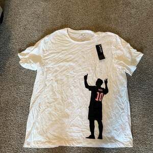 NWT Old Navy Messi Collection T-shirt Adult Large White SS Unisex